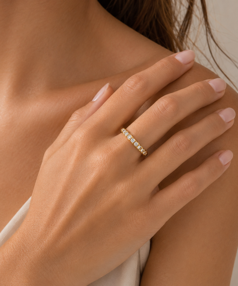 Alternative view of Елегантен еднореден тенок прстен со циркони